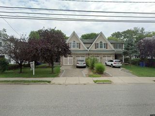 Foreclosed Home - 174 TENAFLY RD, 07670