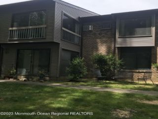 Foreclosed Home - 33 LEXINGTON CT, 07701