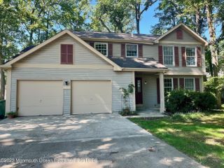 Foreclosed Home - 210 OLD SHARK RIVER RD, 07724