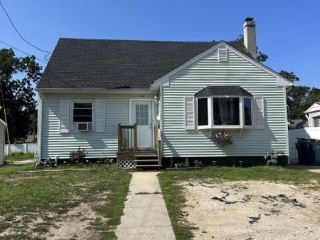 Foreclosed Home - 142 MONMOUTH RD, 07755