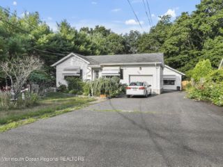 Foreclosed Home - 171 MONMOUTH RD, 07755