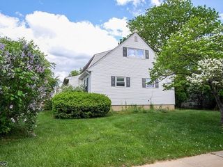 Foreclosed Home - 2 COLLINGSWOOD PL, 07836