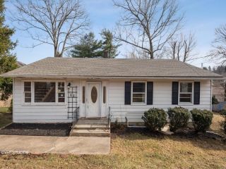 Foreclosed Home - 11 Starboard Rd, 07843