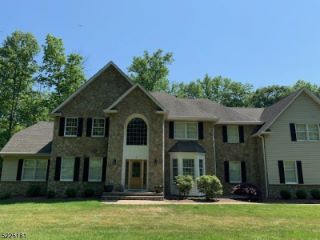 Foreclosed Home - 18 STONEYBROOK RD, 07853
