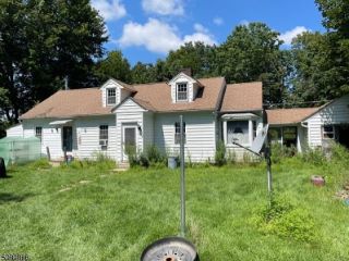 Foreclosed Home - 18 LINCOLN PL, 07860