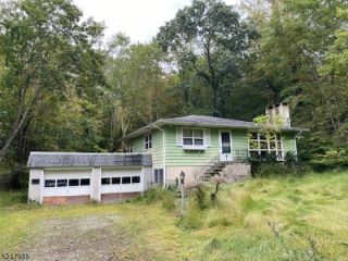 Foreclosed Home - 901 N HILL RD, 07860