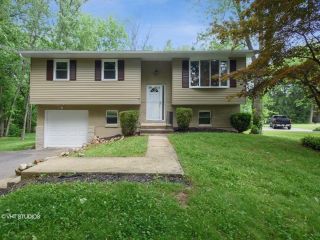 Foreclosed Home - 32 Pohatcong Drive, 07882