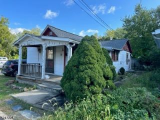 Foreclosed Home - 1 FLOWER AVE, 07882