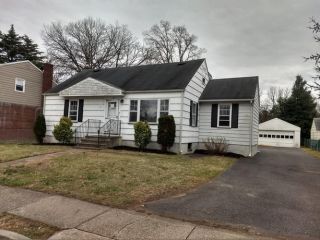 Foreclosed Home - 166 W Pearl St, 08016