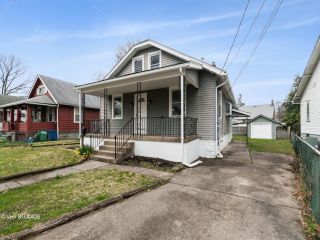 Foreclosed Home - 109 W Charles St, 08065