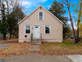 Foreclosed Home - 125 W MONROE ST, 08066