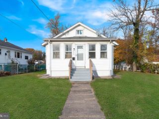 Foreclosed Home - 208 W RED BANK AVE, 08096