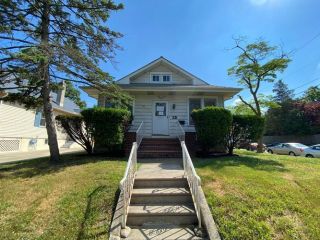 Foreclosed Home - 231 Edgewood Ave, 08106