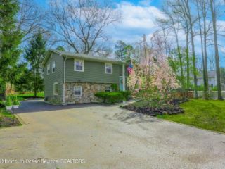 Foreclosed Home - 410 MILLSTONE RD, 08510