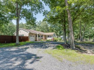 Foreclosed Home - 1202 TOMS RIVER RD, 08527