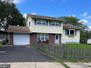 Foreclosed Home - 52 RHODE ISLAND DR, 08527