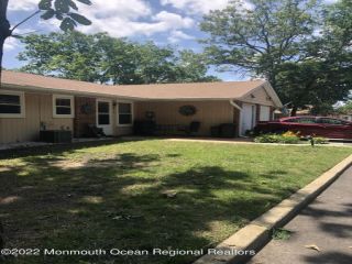 Foreclosed Home - 627D HUNTINGTON DR, 08701
