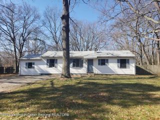 Foreclosed Home - 1418 EISENHOWER ST, 08701