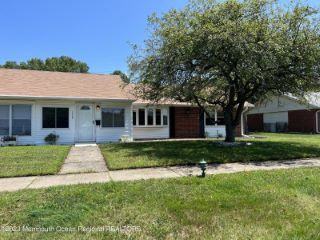 Foreclosed Home - 338B CANTERBURY CT, 08701