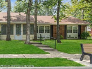 Foreclosed Home - 281B HUNTINGTON DR, 08701