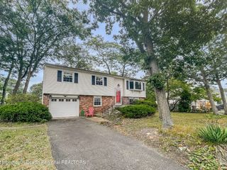 Foreclosed Home - 235 BAYVILLE AVE, 08721