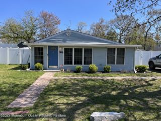 Foreclosed Home - 709 BEACH AVE, 08722