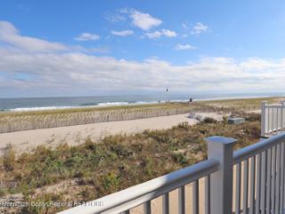Foreclosed Home - 20 DUNE TER, 08751