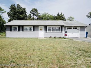 Foreclosed Home - 18 COLGATE DR, 08757