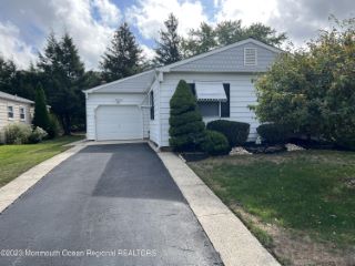 Foreclosed Home - 67 REDHOOK BAY DR, 08757