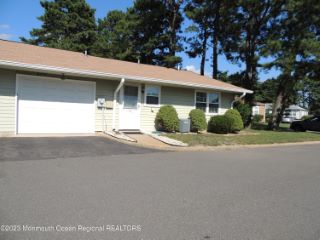 Foreclosed Home - 73A CAMBRIDGE CIR, 08759