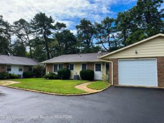 Foreclosed Home - 21B GRAMERCY LN, 08759