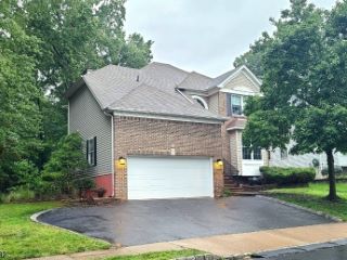 Foreclosed Home - 25 HUNTLEY WAY, 08807