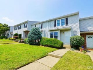 Foreclosed Home - 39 HICKORY CT, 08831