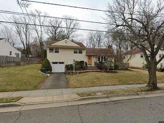 Foreclosed Home - 25 WOODSIDE AVE, 08840