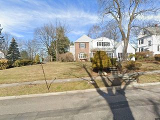 Foreclosed Home - 82 SPRING ST, 08840
