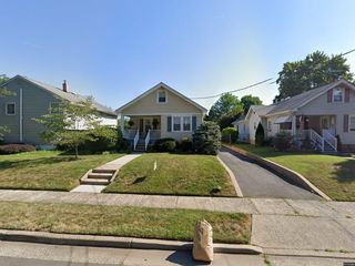 Foreclosed Home - 124 SHEPHERD AVE, 08846
