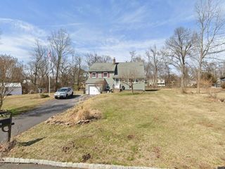 Foreclosed Home - 122 OVERBROOK RD, 08854