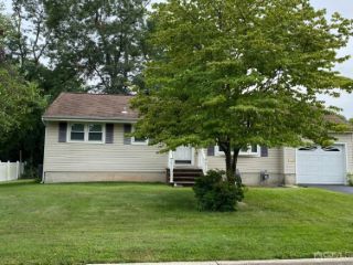 Foreclosed Home - 67 ROBERTS AVE E, 08854