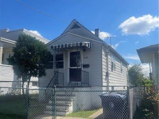Foreclosed Home - 648 ATLANTIC AVE, 08861