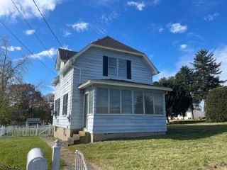 Foreclosed Home - 330 S 4TH ST, 08865
