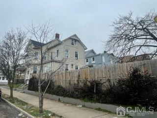 Foreclosed Home - 203 TOWNSEND ST, 08901
