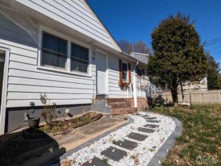 Foreclosed Home - 1603 CHERRY ST, 08904