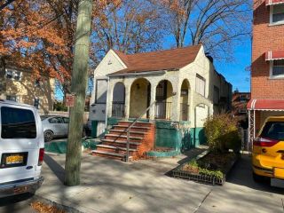 Foreclosed Home - 3478 Kingsland Ave, 10469
