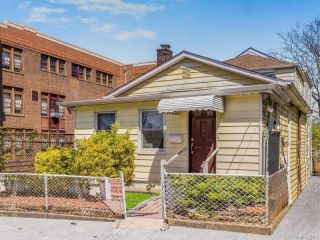 Foreclosed Home - 211 N 5TH AVE, 10550