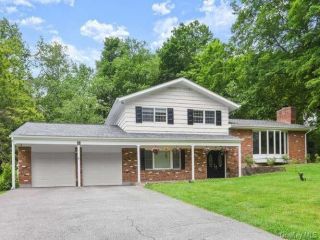 Foreclosed Home - 40 BARNES RD, 10562