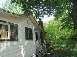 Foreclosed Home - 18 PARADISE TRL, 10950