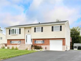 Foreclosed Home - 4 GURNEE DR, 10980