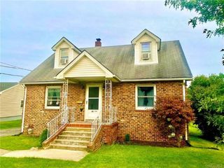 Foreclosed Home - 48 TANNEYANNS LN, 10993