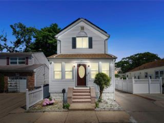 Foreclosed Home - 132 ARTHUR AVE, 11001