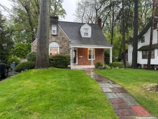 Foreclosed Home - 22 CARY RD, 11021